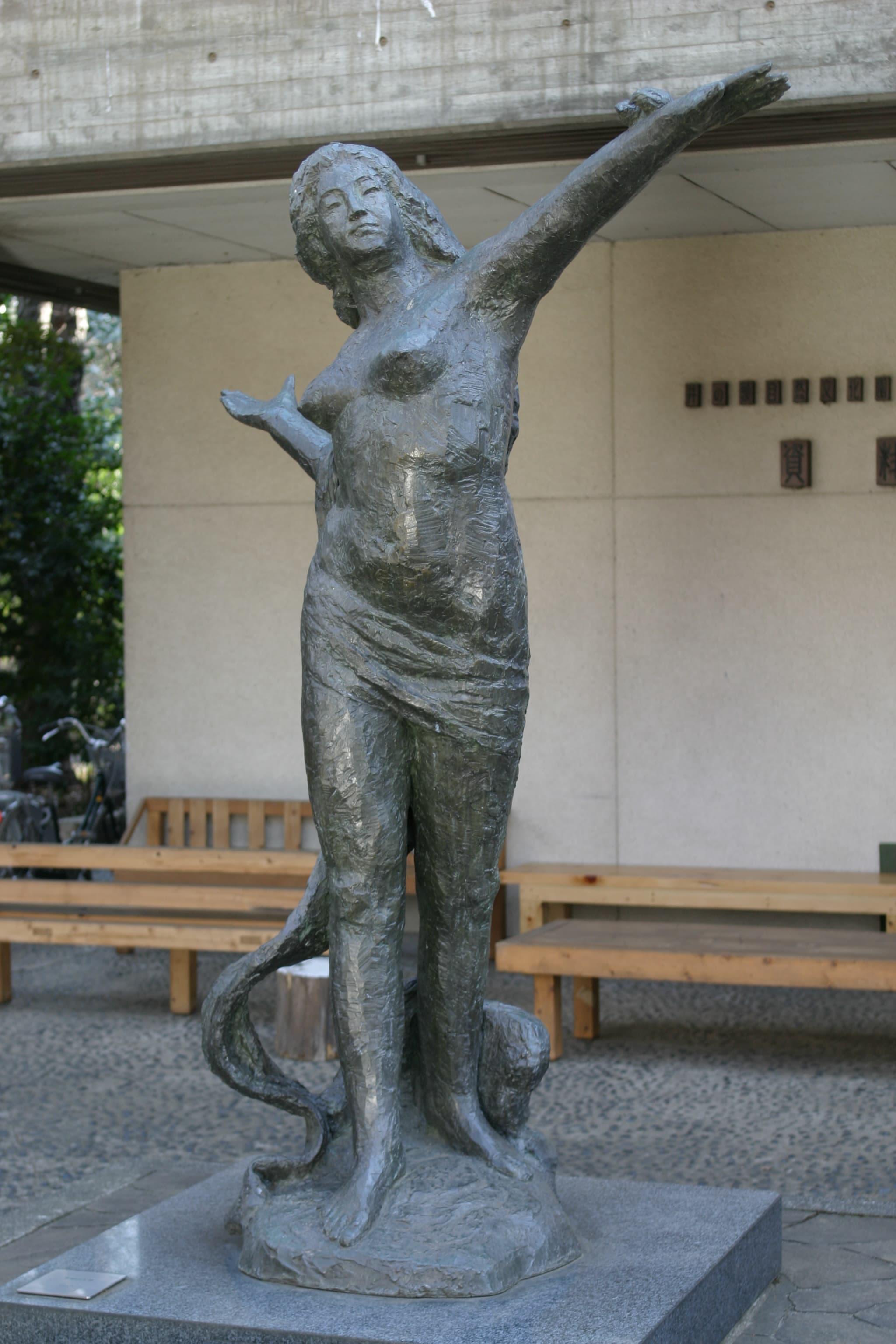 平和の女神（立像）