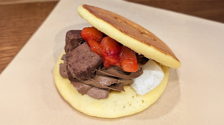 濃厚ショコラといちごのどら焼き