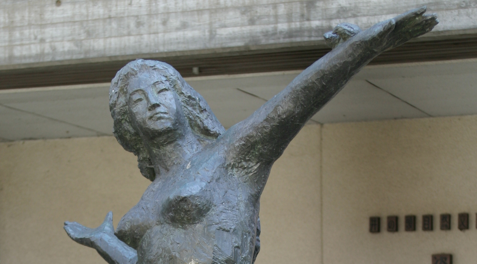 平和の女神（立像）