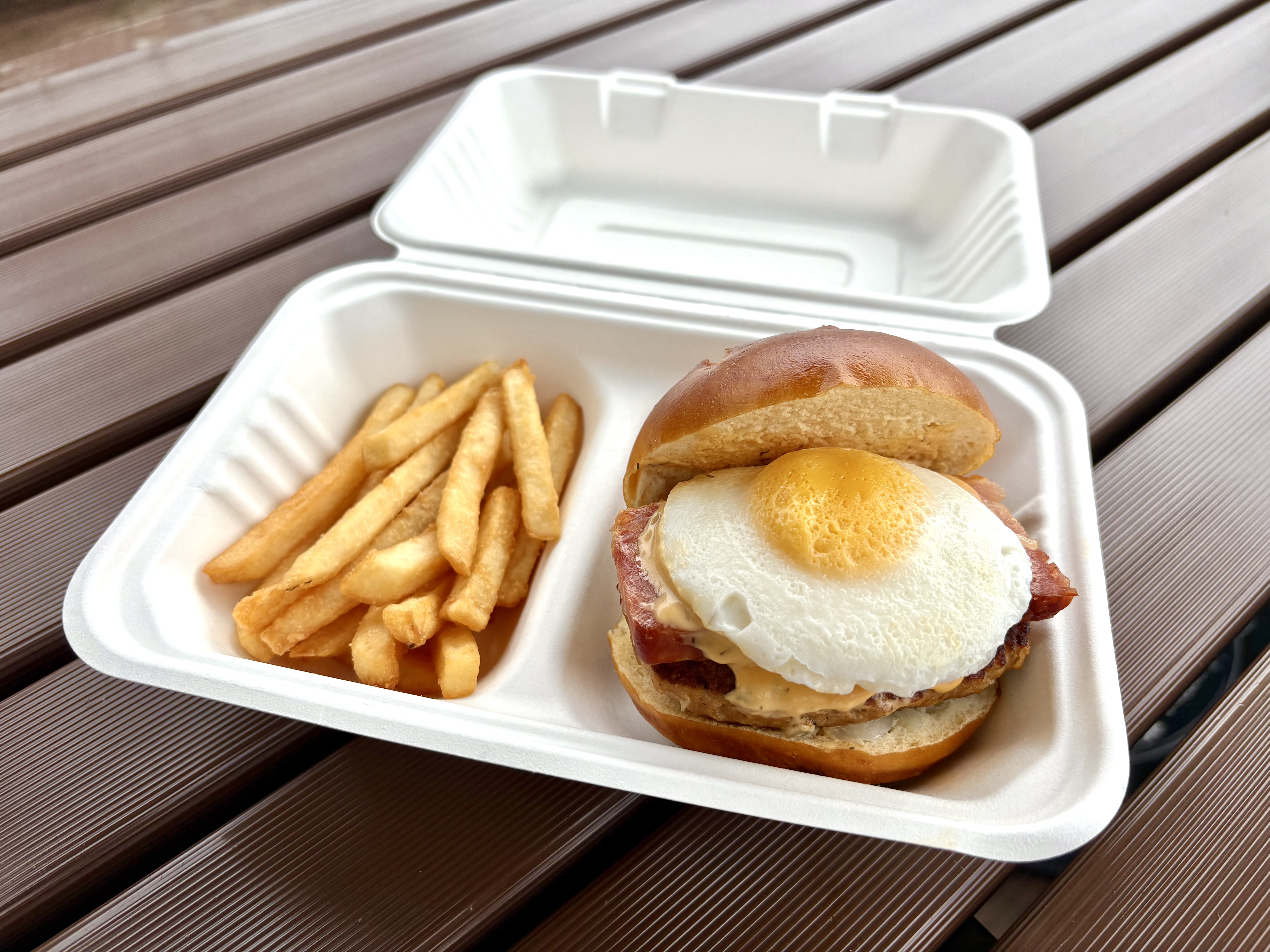 Burger au bacon épais pour admirer la lune